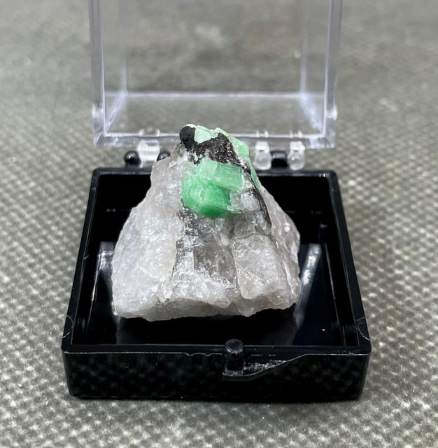 Natural Emerald Crystal Box - Omamoristone お守り石