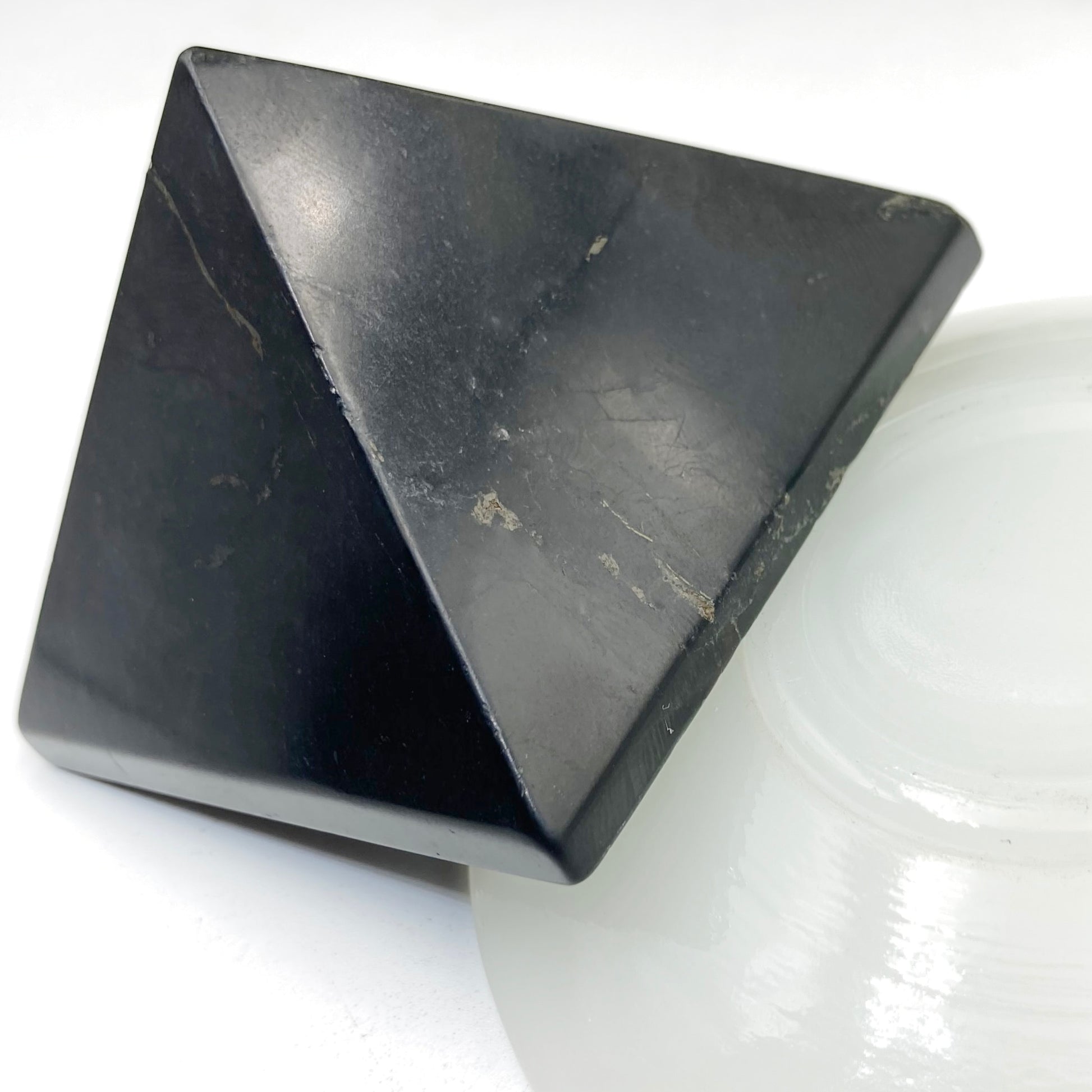 Natural Gemstone Shungite Healing Pyramid - Omamoristone お守り石